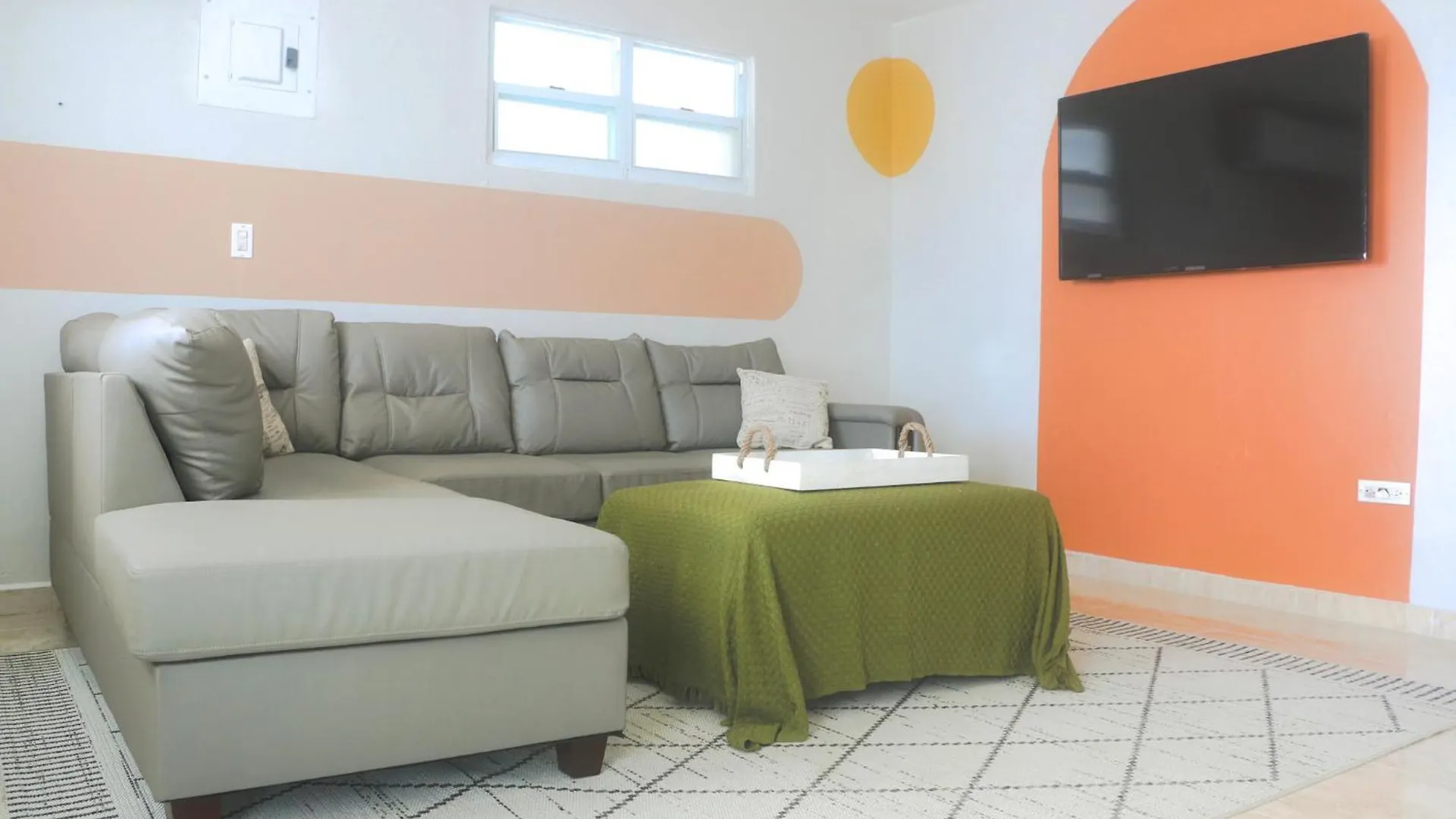 Large Group Stay For 15 Guests Near Beaches & Airport كارولينا