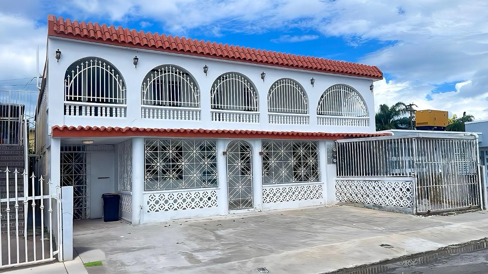 Large Group Stay For 15 Guests Near Beaches & Airport كارولينا