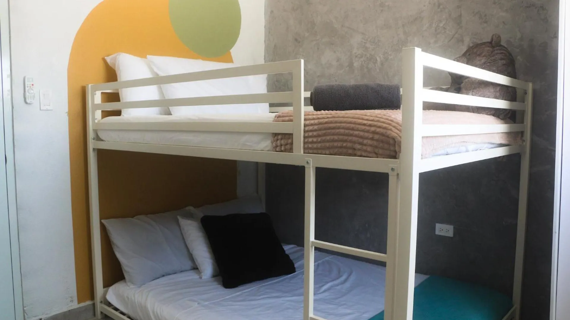 Large Group Stay For 15 Guests Near Beaches & Airport كارولينا